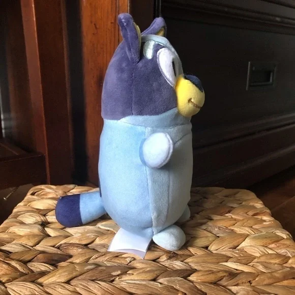 Squishmallows Hug Mees: Bluey 5” - Picture 2 of 7